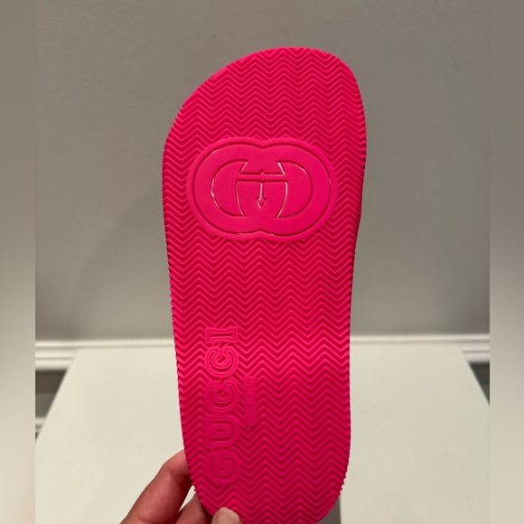 Brand new GUCCI Rubber Slides. - Picture 5 of 6